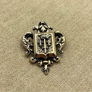Vintage 1980s Ornate Gold tone crest and Black Brooch